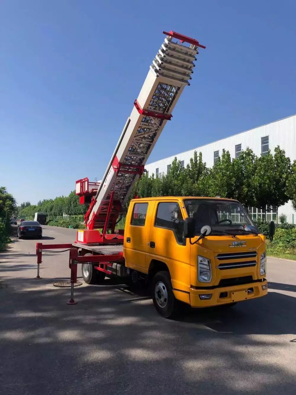 常州武进附近的云梯车出租服务：轻松解决高空作业需求