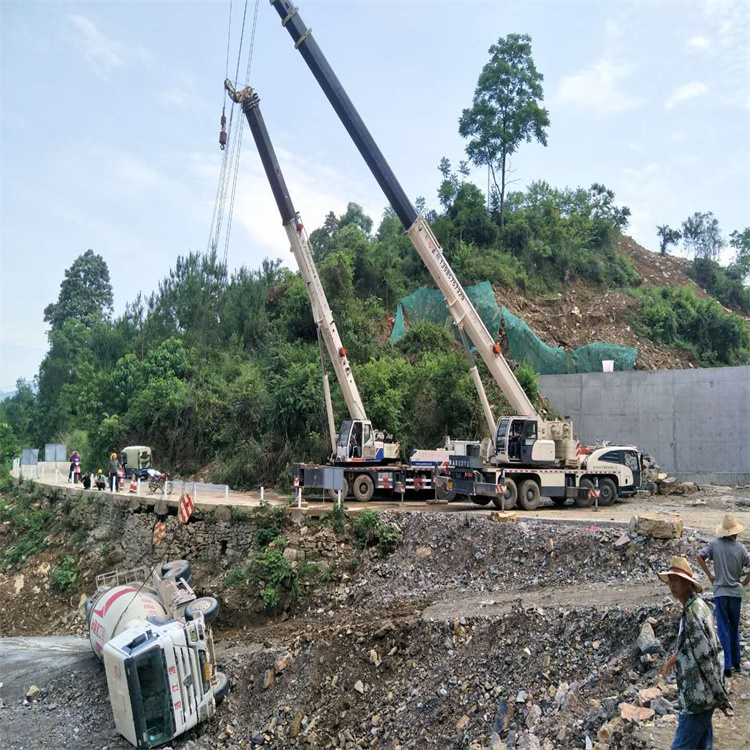 常州武进汽车掉沟里叫吊车救援要多少钱